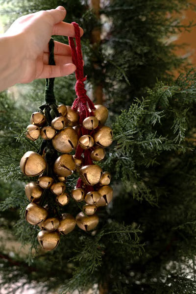 Old-World Jingle Bell Bunch