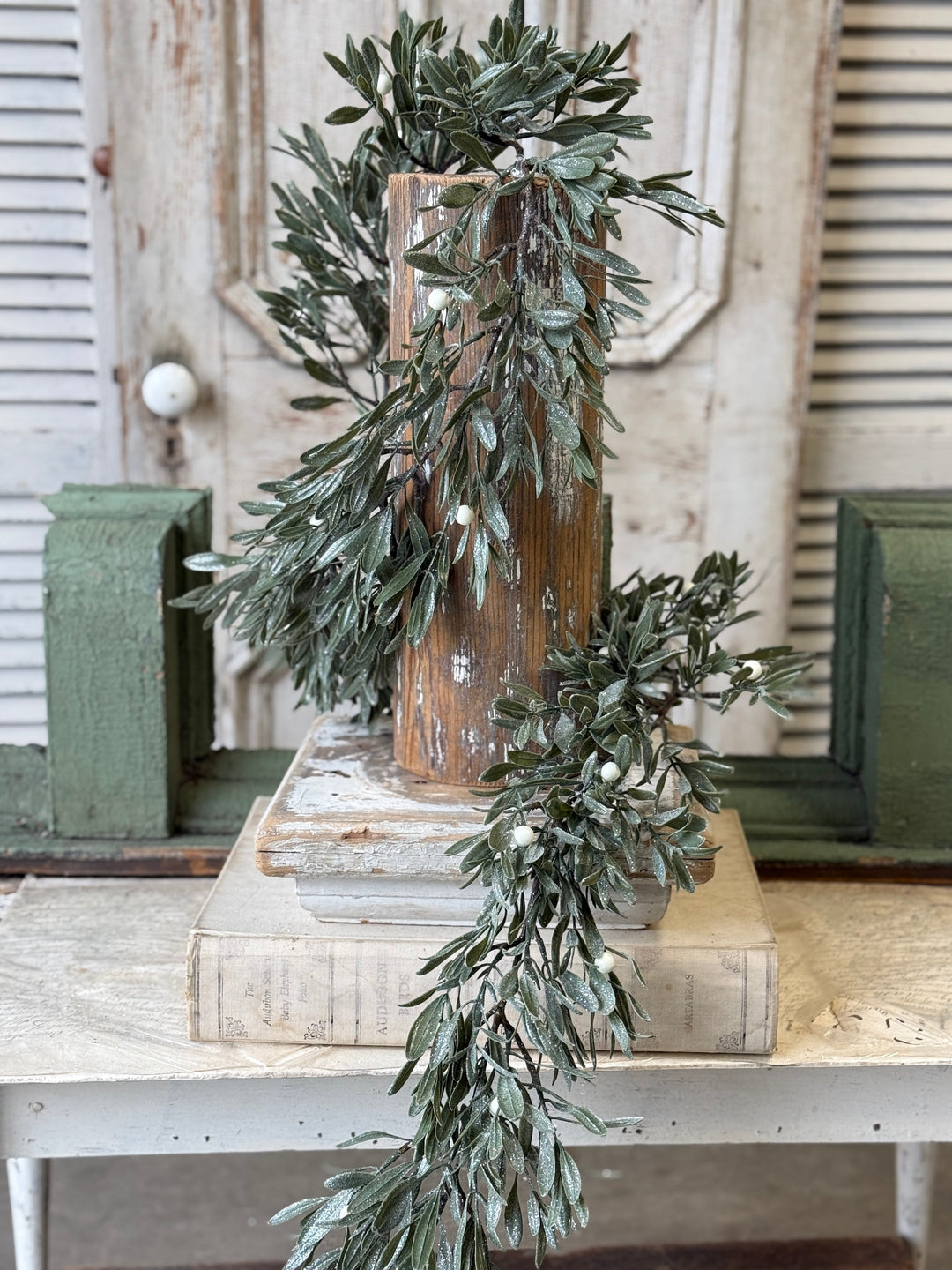 Winter Mistletoe Garland – 6’