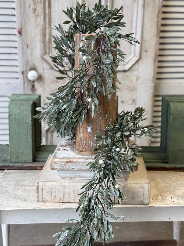 Winter Mistletoe Garland – 6’