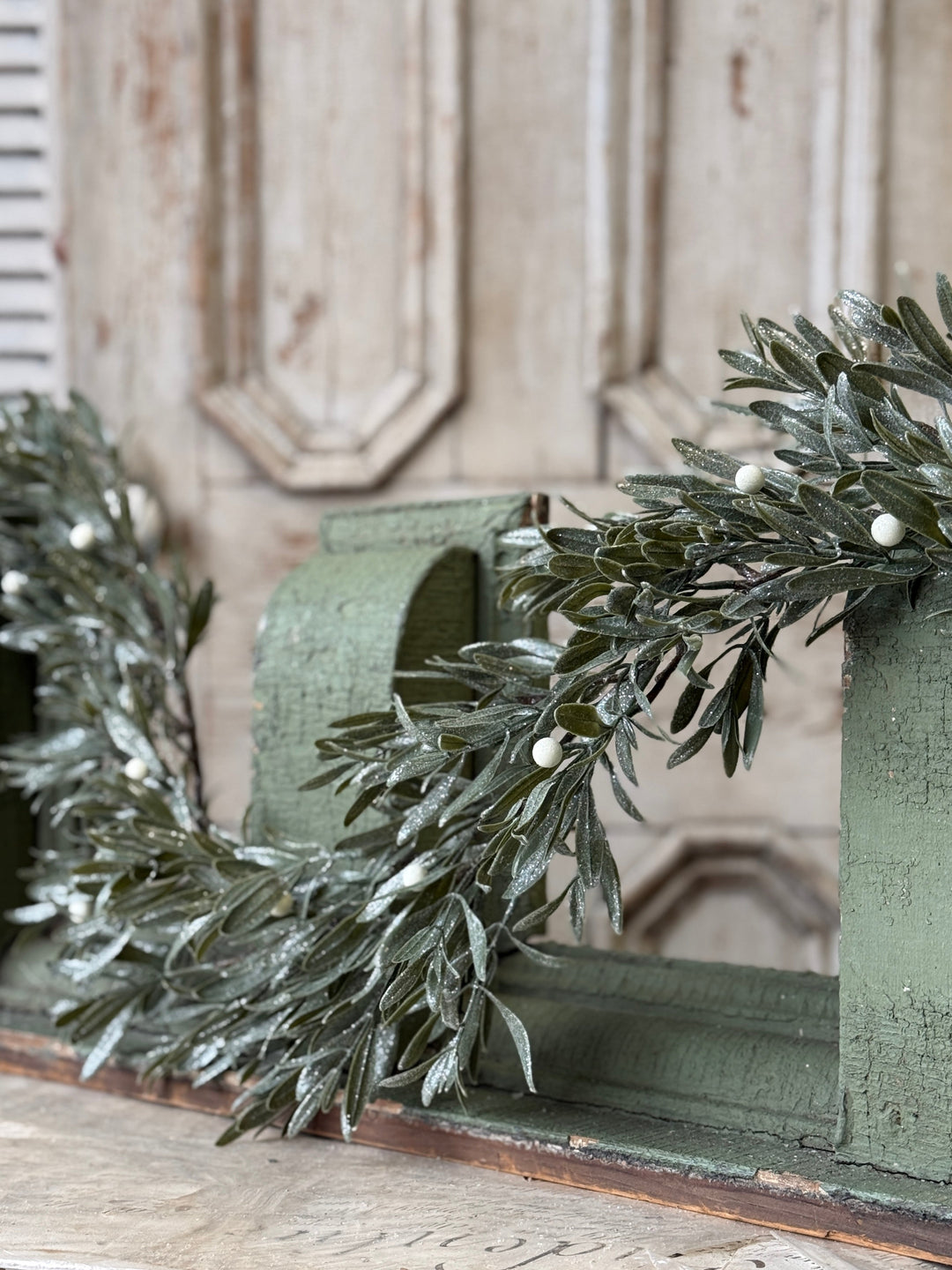 Winter Mistletoe Garland – 6’