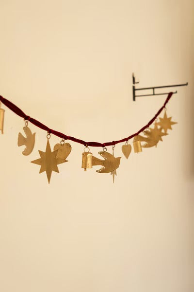 Golden Tidings Christmas Garland