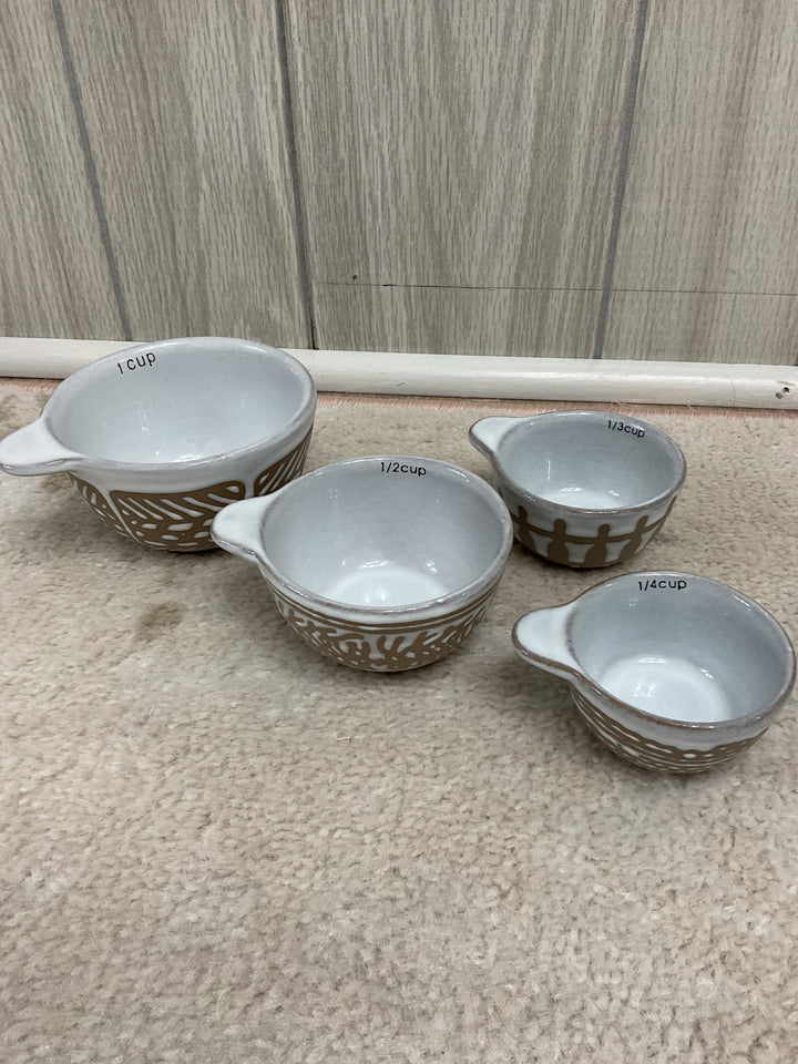 Measuring Cups with Wax Relief Pattern
