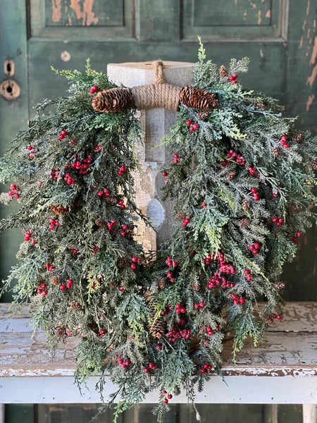 Winterberry Cedar Wreath – 28”