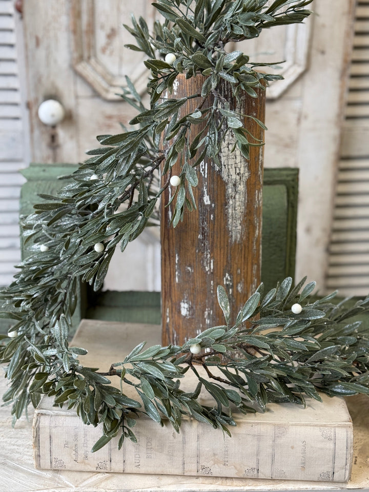 Winter Mistletoe Garland – 6’