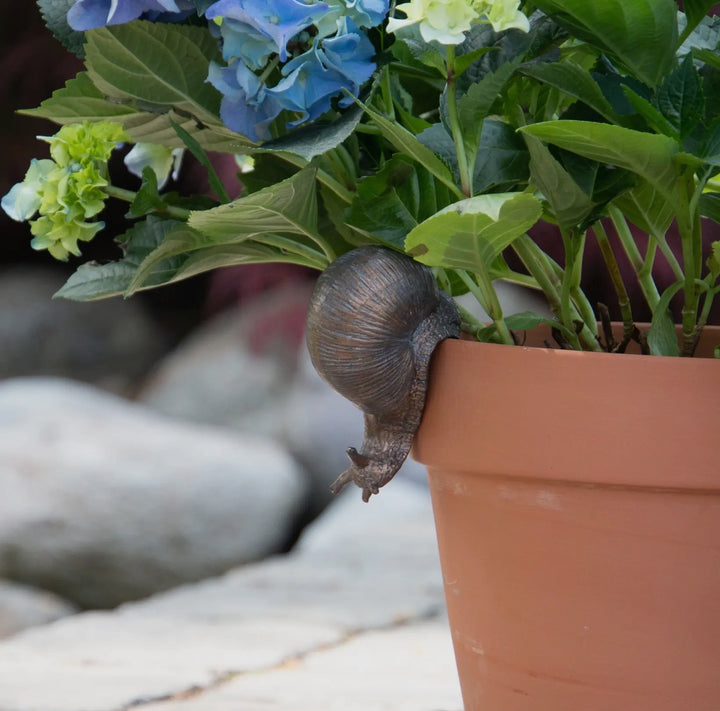 Snail Pot Hugger