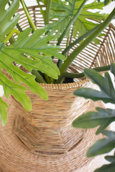 Iron & Seagrass Statement Urn