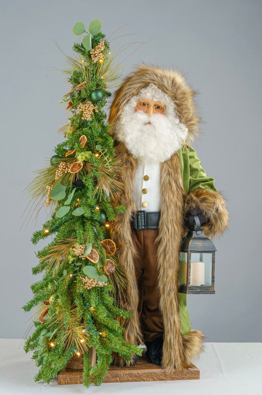 Evergreen Woodland Santa with Illuminated Tree – 3'