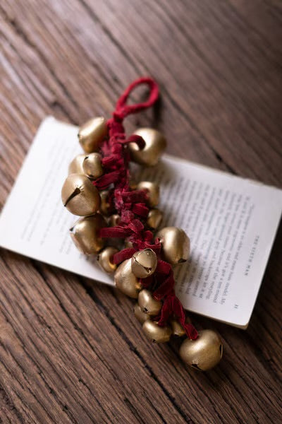 Old-World Jingle Bell Bunch