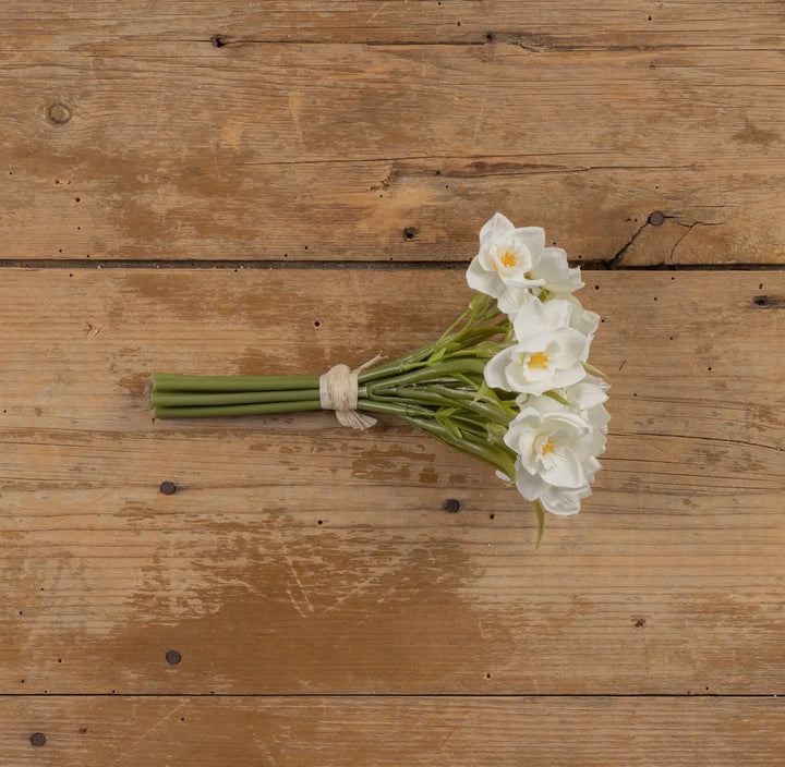 9.5” White Daffodil Bunch