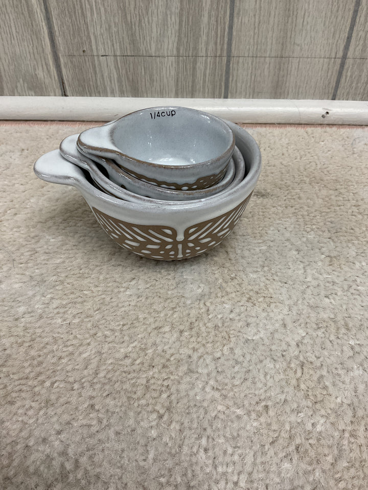 Measuring Cups with Wax Relief Pattern