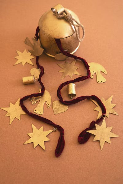 Golden Tidings Christmas Garland