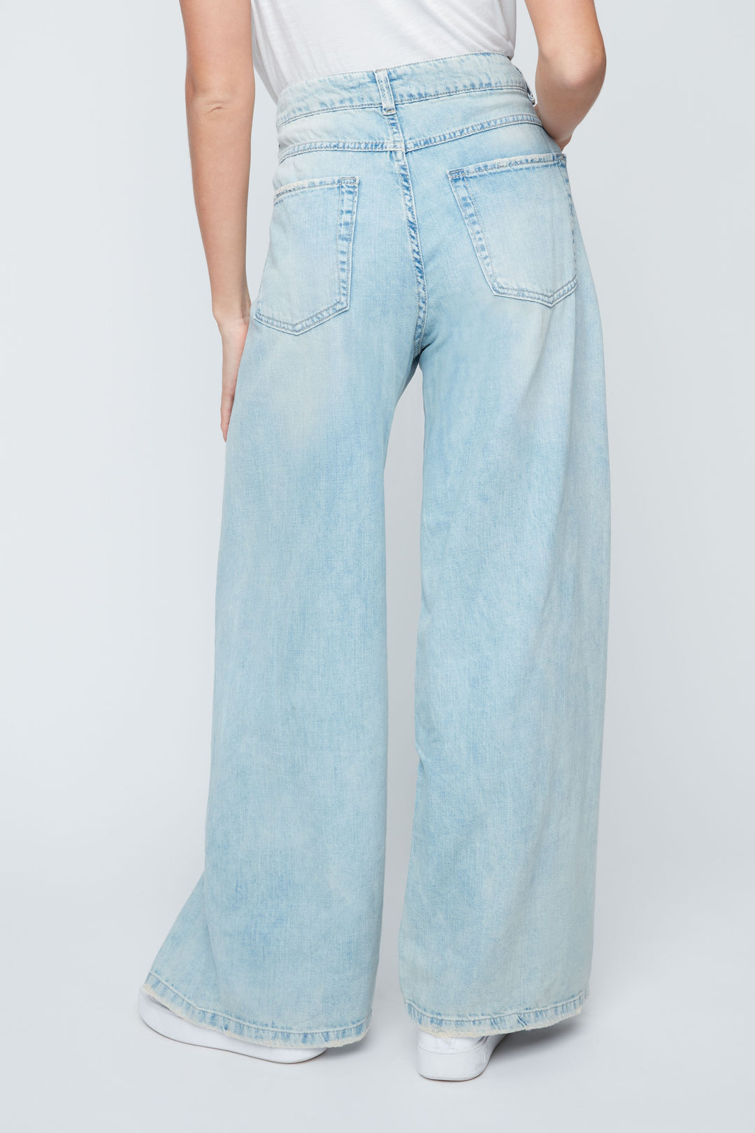The Renuar Belle Wide-Leg Jean