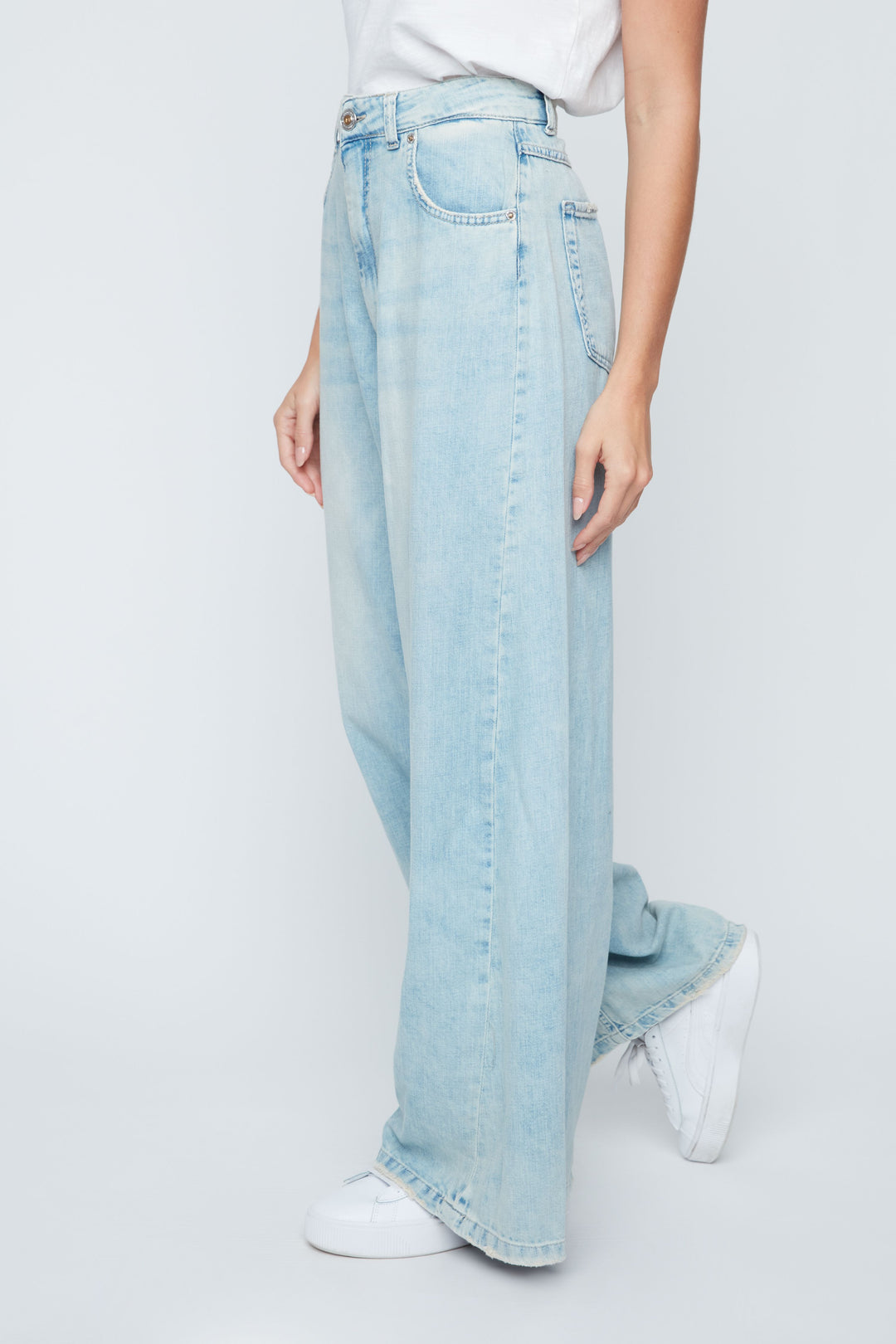 The Renuar Belle Wide-Leg Jean