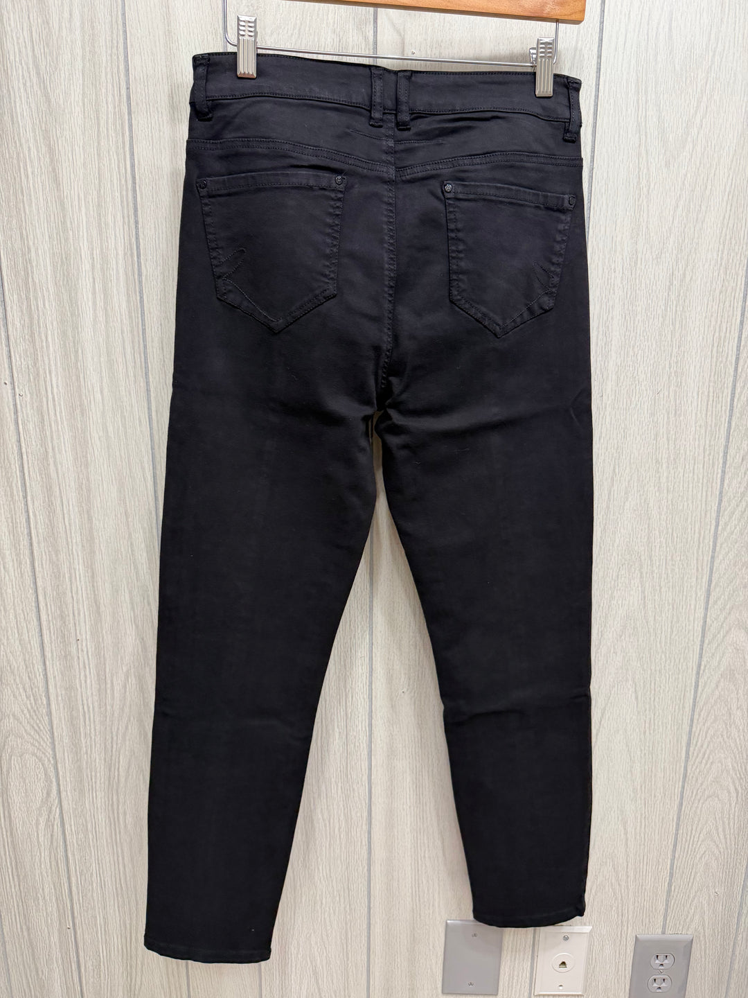 Renuar Luxe Slim Ankle Pant – Black