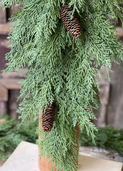 Woodland Elegance Cedar Drop — 30"