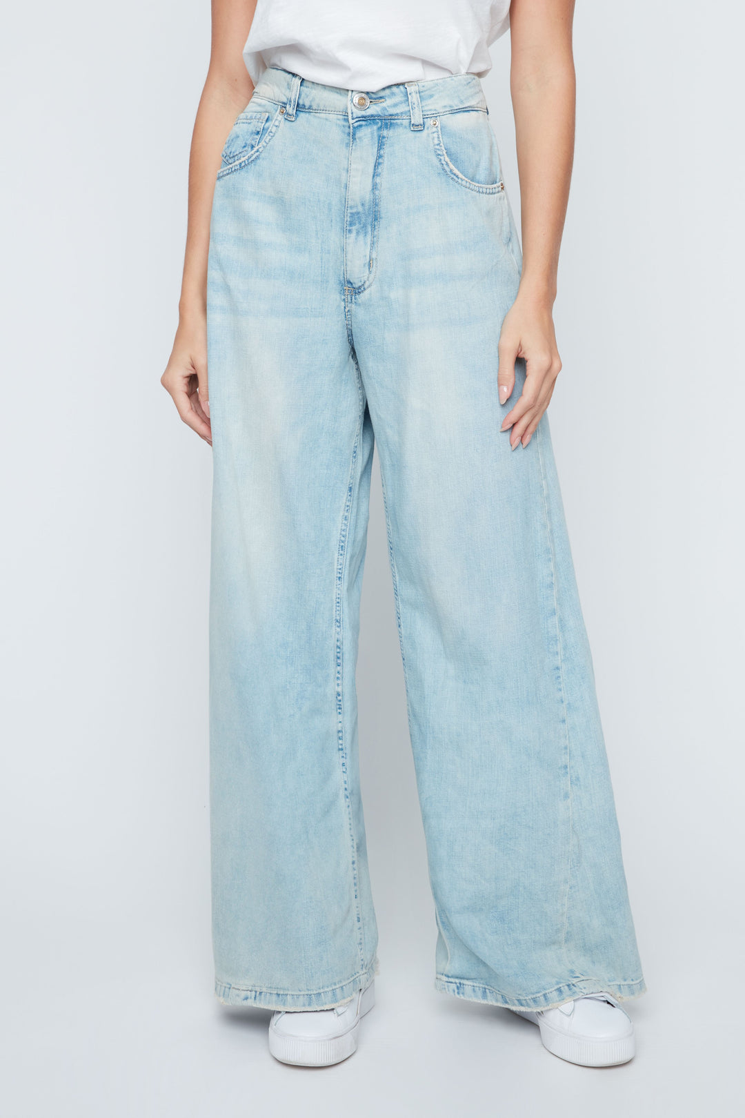 The Renuar Belle Wide-Leg Jean