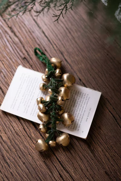 Old-World Jingle Bell Bunch