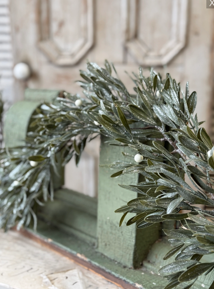 Winter’s Kiss Mistletoe Garland — 6'