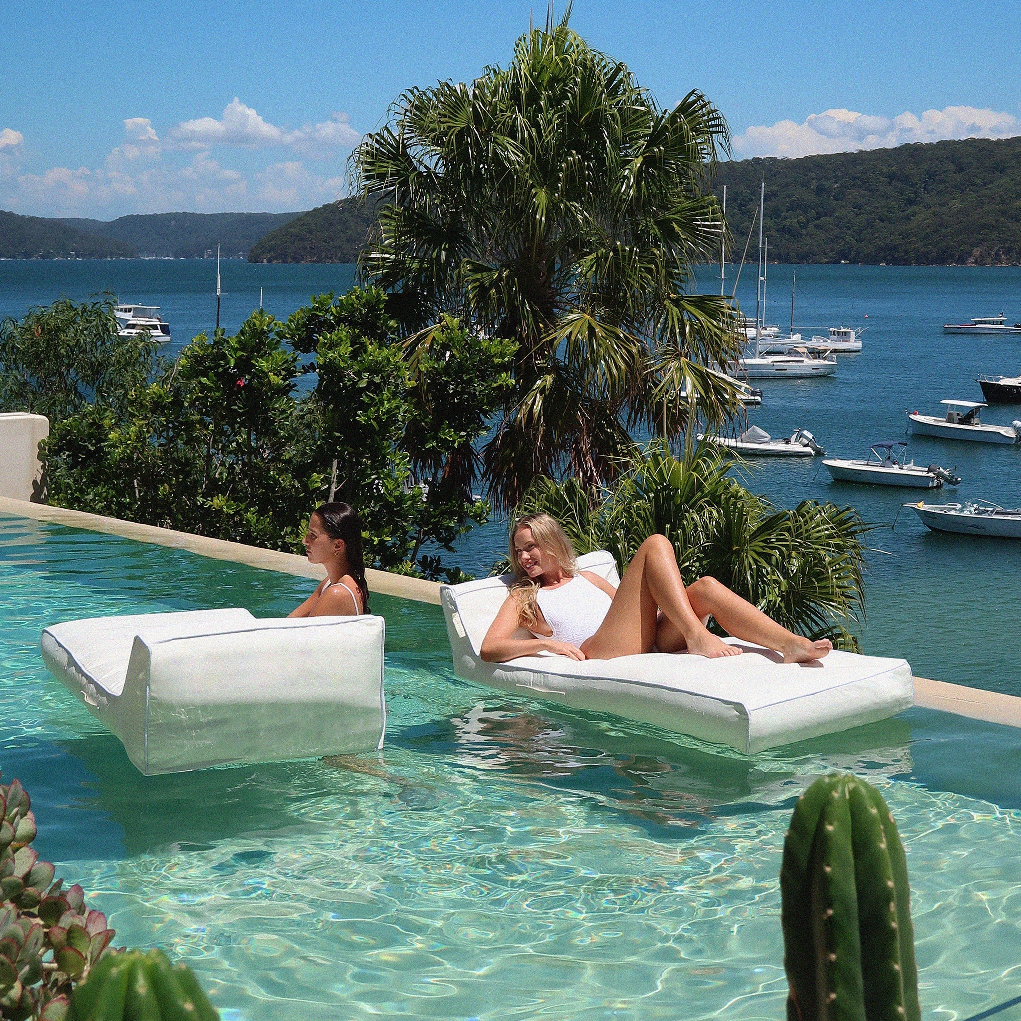 Luxury pool float